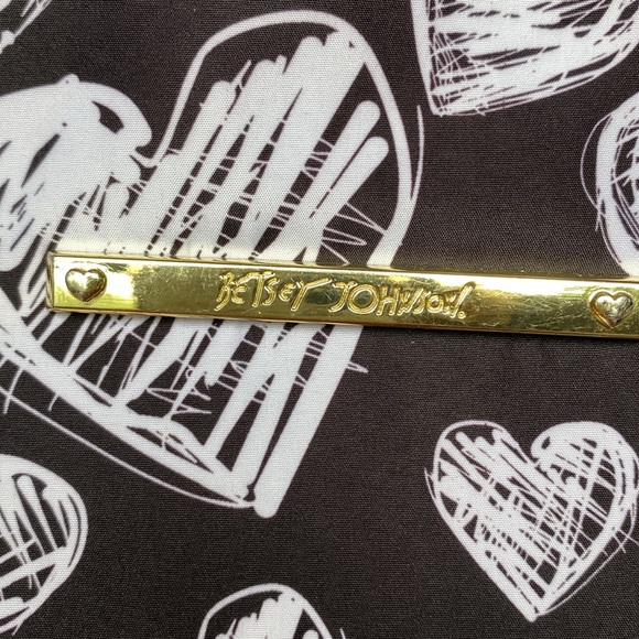 Betsy Johnson black and white heart back pack with matching zipper pouch - Picture 2 of 16